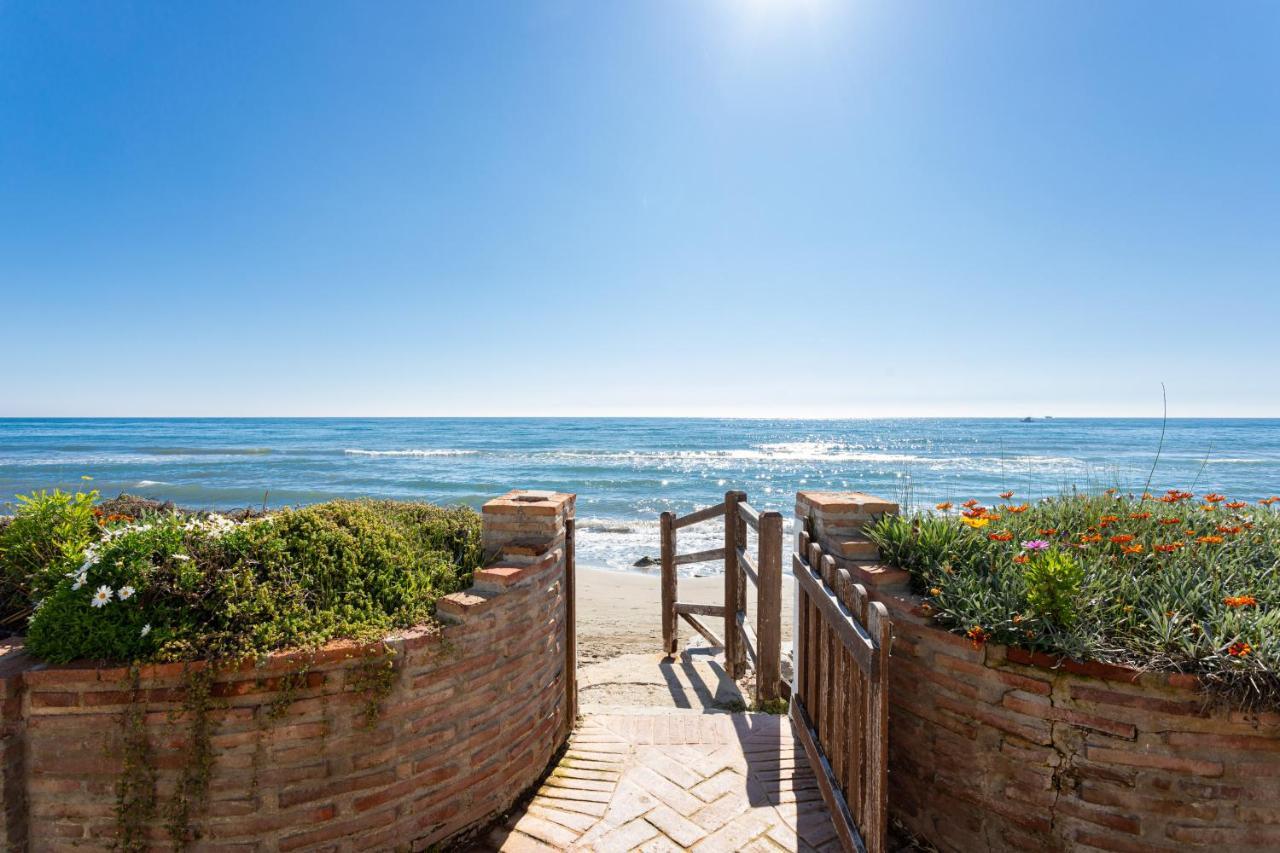Charming Villa On The Seafront Marbella Exterior foto
